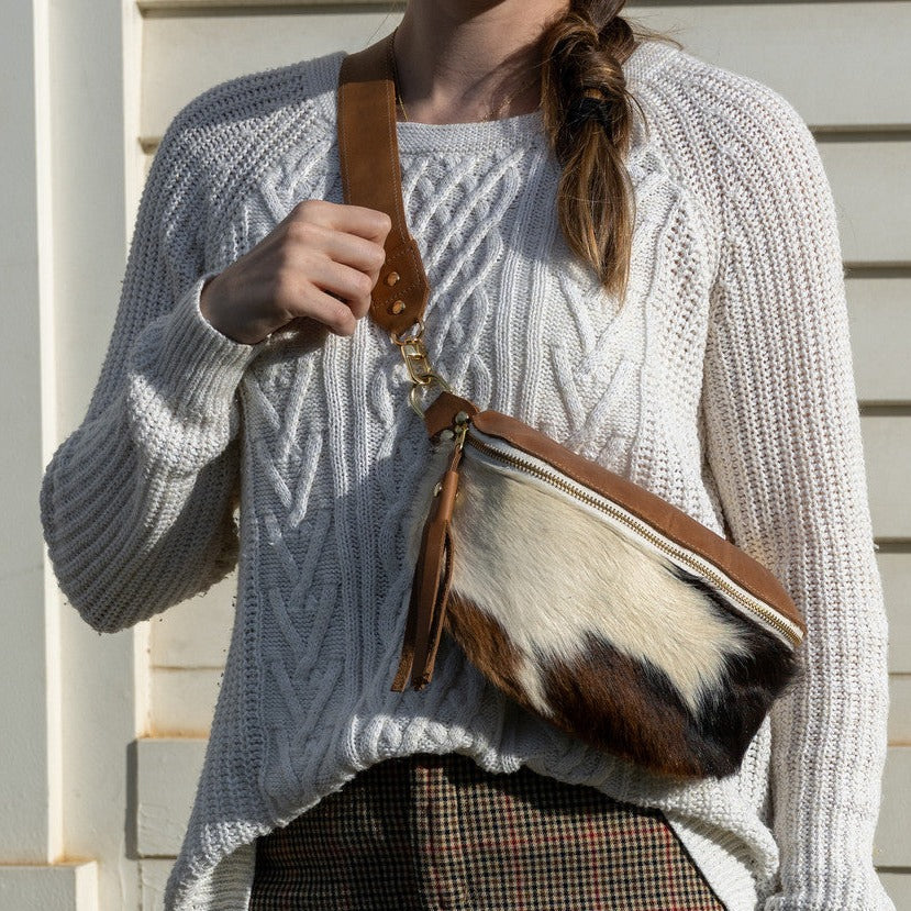 Britt Sling Bag | Brown+White